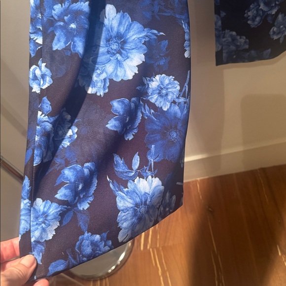 Alice + Olivia Blue Floral Pants. Size 12. - Picture 3 of 12